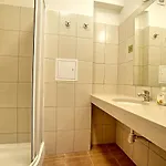 Bialy Labedz Hotell *