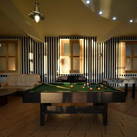 Bialy Labedz Отель *