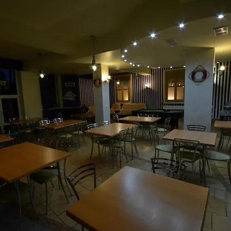 Ξενοδοχείο Bialy Labedz - Wlasne Pomosty I Kajaki *