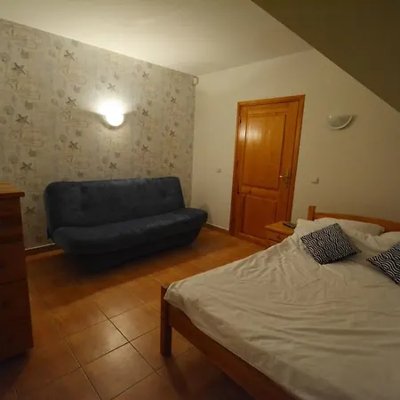 Bialy Labedz - Wlasne Pomosty I Kajaki * Kretowiny