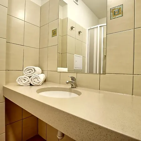 Bialy Labedz Hotel Kretowiny