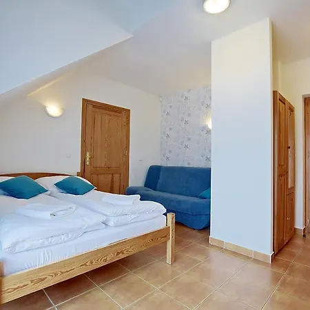 Bialy Labedz - Wlasne Pomosty I Kajaki